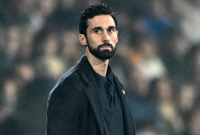 落后巴萨4分！皇马更衣室几乎绝望：翻盘希望渺茫 想要换帅|巴塞罗那|西甲|阿韦洛亚|塞尔|塞尔电台_新浪体育_新浪新闻