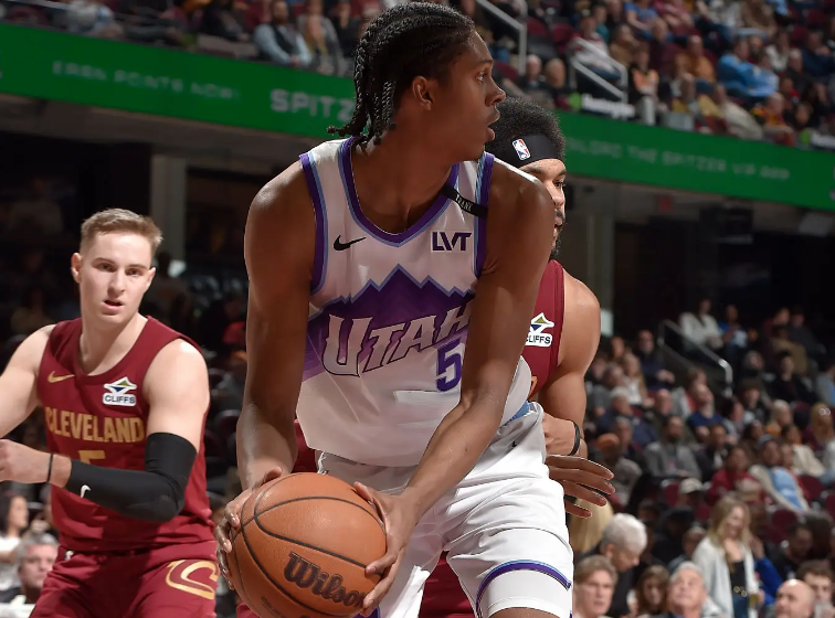 偶尔也能打出一些东西，爵士锋线新星看起来也是在稳步提升之中？