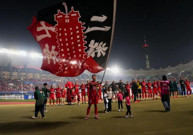 世界杯官方安装包-U23国足闯入亚洲杯决赛！河南小伙儿被评最佳球员