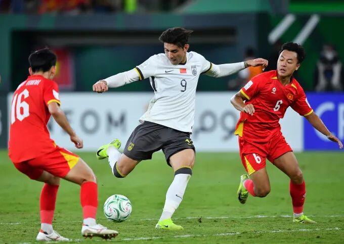 世界杯官方安装包-越南球迷哭了！中国队3-0战胜越南队！