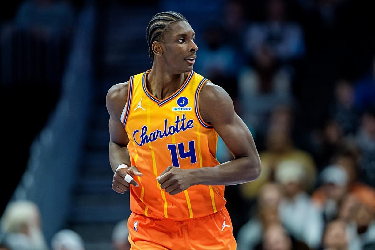 攻防两端都打爆了火箭内线！昔日快船弃将在黄蜂真是越打越好了？