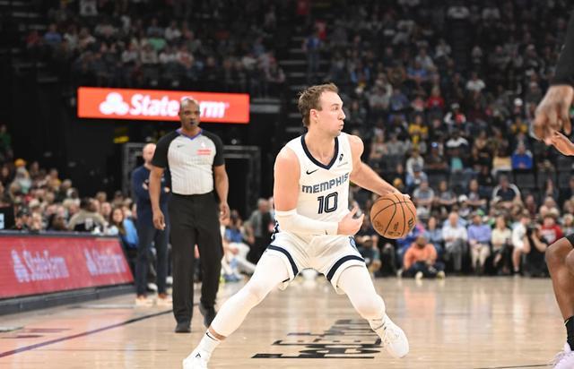 湖人以微小代价换来肯纳德 这位三分王在詹东里身边有何种发挥？