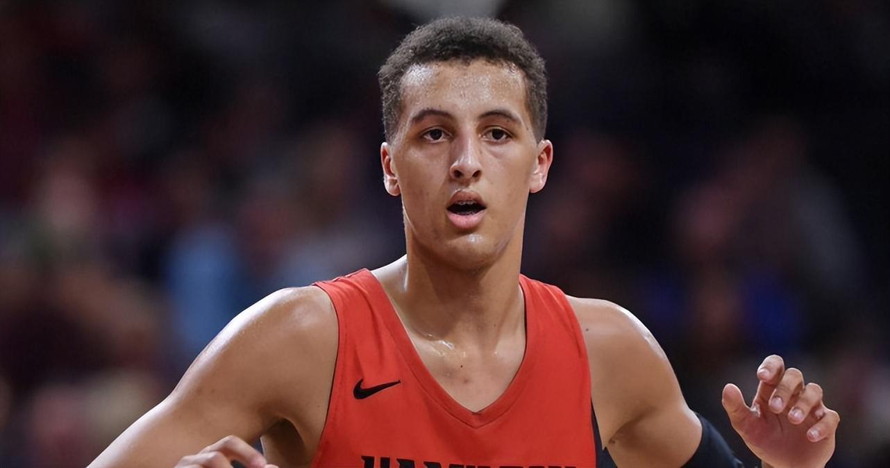 才5年啊，他从全美第一沦为流浪汉，不断被放弃，只打了95场NBA！