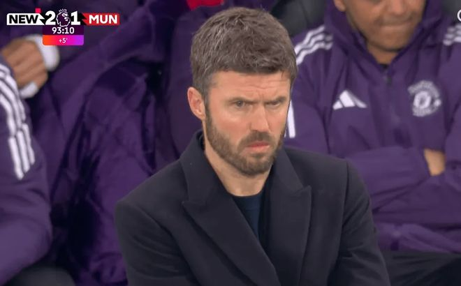 世界杯官方安装包-曼联1-2纽卡，赛后评分：胖虎7.5分，B费7.4分，拉门斯7.4分