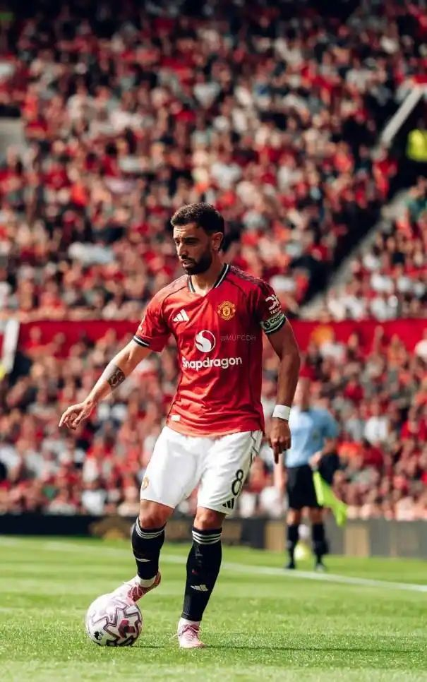 世界杯官方安装包-曼联1-2纽卡，赛后评分：胖虎7.5分，B费7.4分，拉门斯7.4分