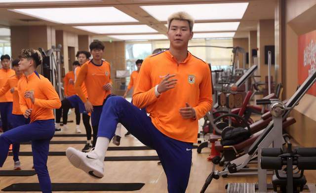 依木兰+陈泽仕双线报名，彭啸只踢中超 泰山又1老将离队 转投中冠