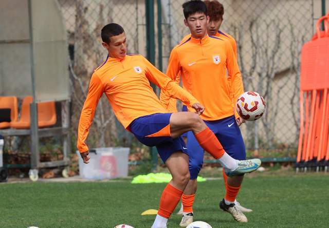 依木兰+陈泽仕双线报名，彭啸只踢中超 泰山又1老将离队 转投中冠