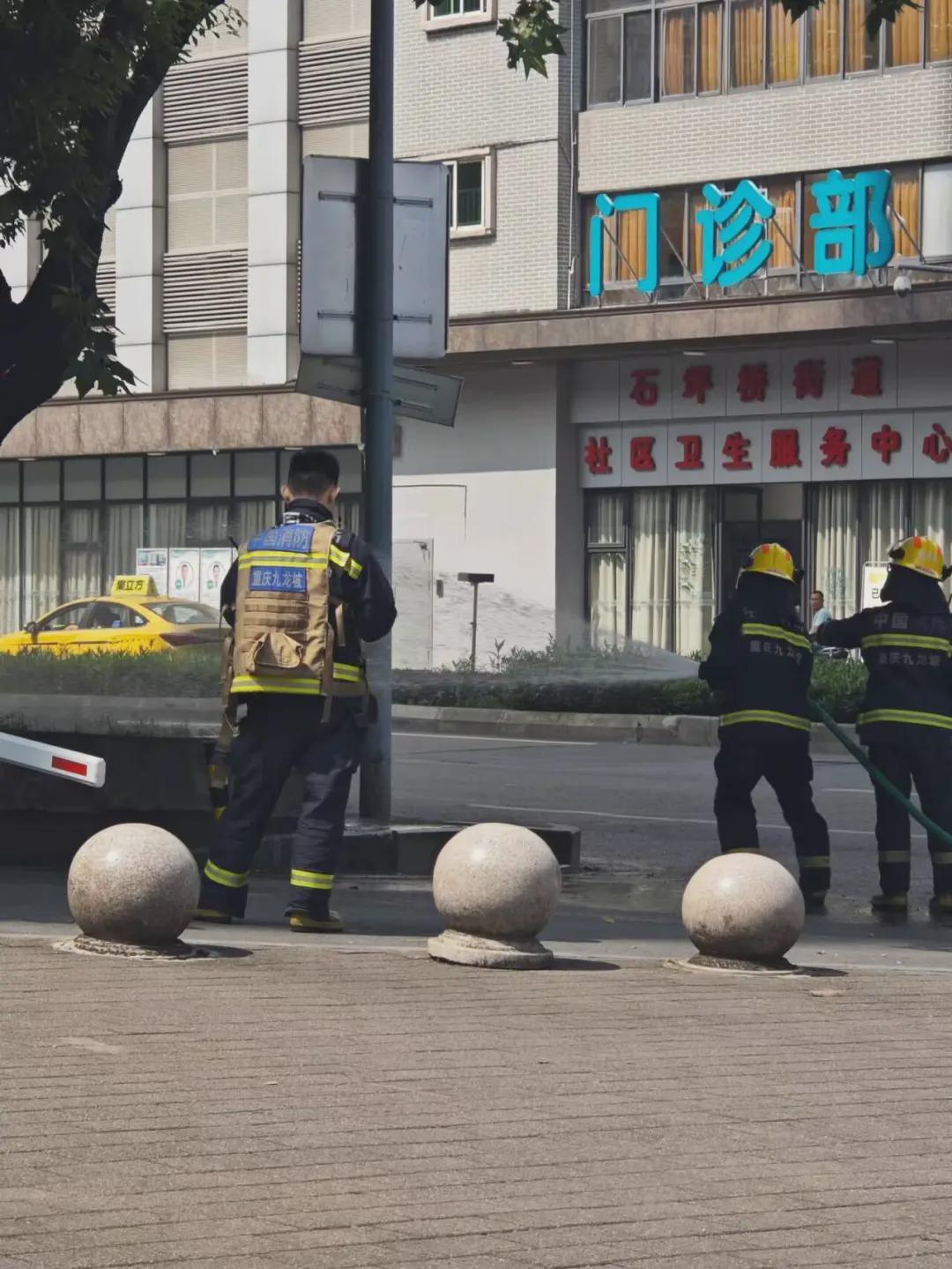 重庆一男子在去钓鱼路上发现街边燃气管道泄漏，燃气公司：泄漏点已抢修完毕，会奖励这位热心市民